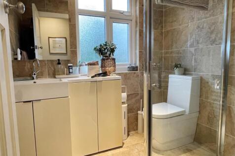 En Suite 1.JPG
