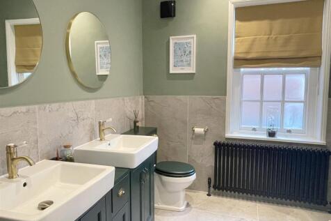 Bathroom 1a.JPG