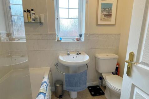 Bathroom 1.JPG