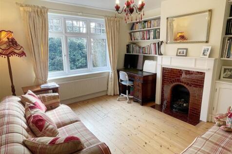Family Room 1.JPG