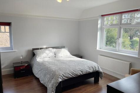 Bed 4.JPG