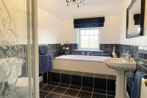 Bathroom 1.JPG