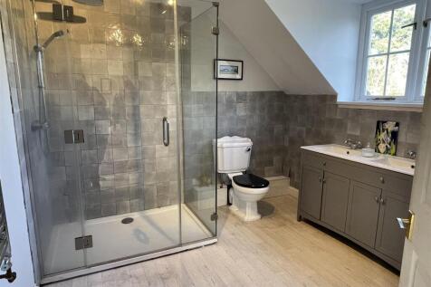 En Suite 1.JPG