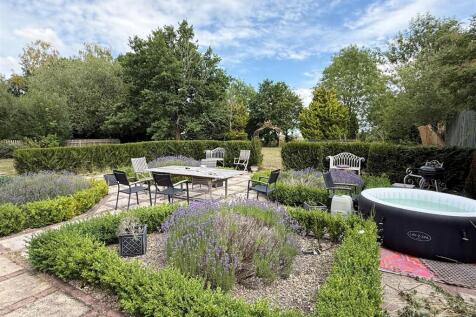 Grd patio 1.JPG