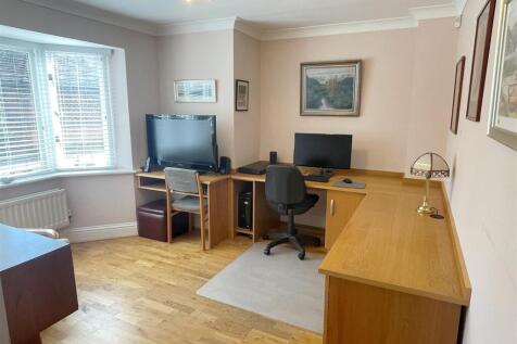 Home Office 1.JPG