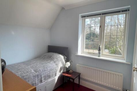 Bed 4.JPG