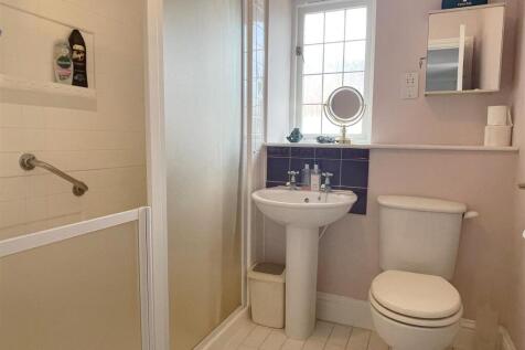 Bathroom 1.JPG