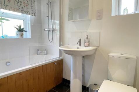 Bathroom 1.JPG