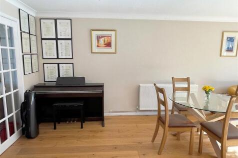 Dining - Sitt 1.JPG