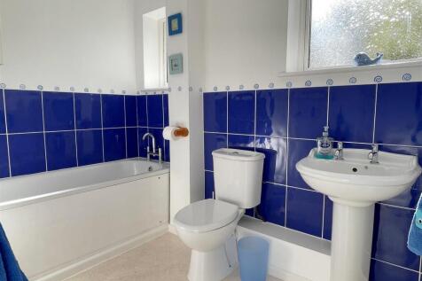 Bathroom 1.JPG