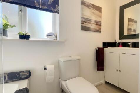 Bathroom 1a.JPG