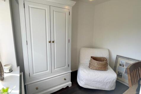 Bed 3.JPG