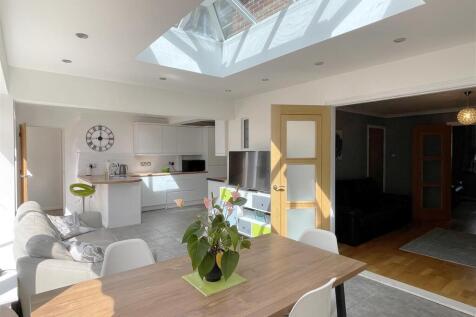 Breakfast Room - Kitch 1.JPG