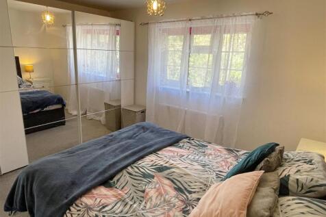 Bed 1a.JPG