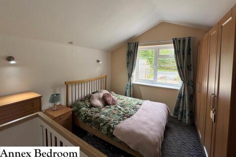 Annexe Bed 1a.jpeg