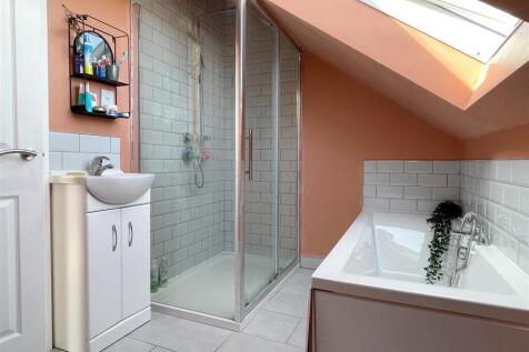 En Suite 1.JPG