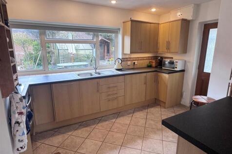 Kitchen 1.JPG