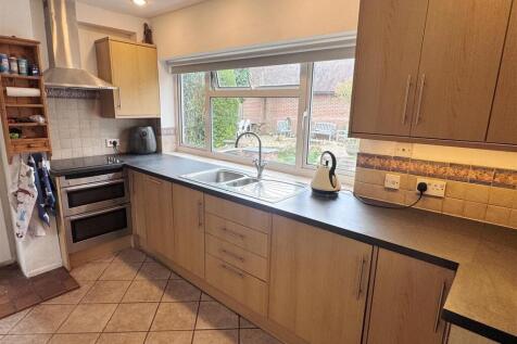 Kitchen 2.JPG