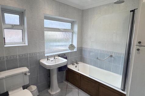 Bathroom.JPG
