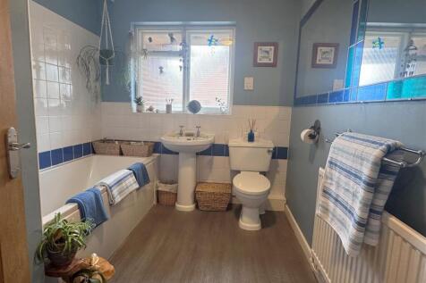 Bathroom 1.JPG