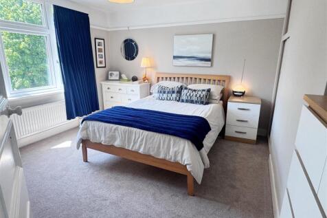 Bedroom 1.JPG