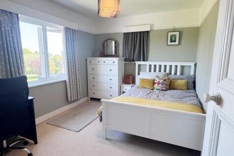 Bedroom 2.JPG