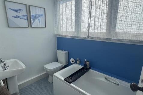 Bathroom.JPG