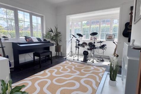 Fam Room 1.JPG