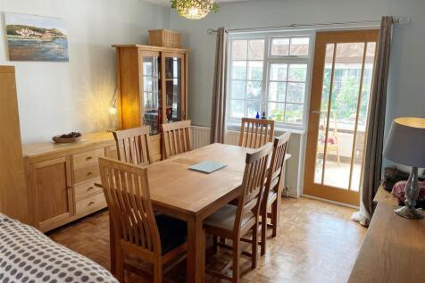 Dining Area 1.JPG