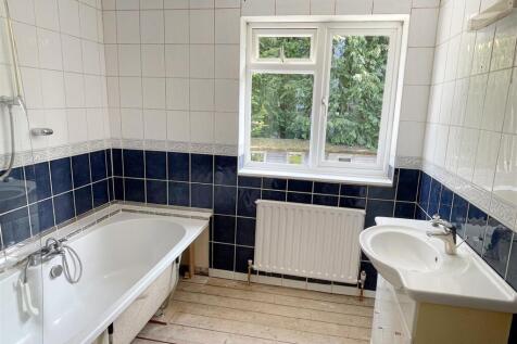 Bathroom 1.JPG