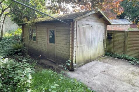 Grd Garage 1.JPG