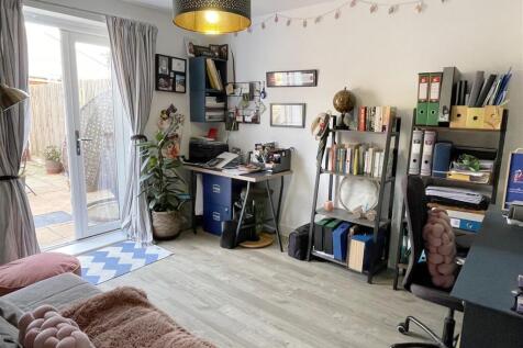 Home Office 1.JPG