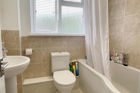 Bathroom 1.JPG