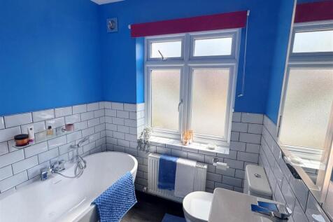 Bathroom 1.JPG