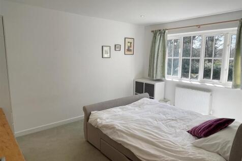 Bed 4.JPG
