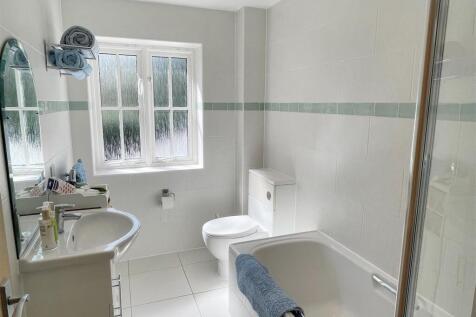 Bathroom 1.JPG