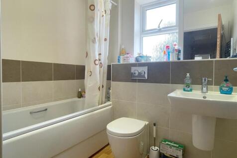Bathroom 1.JPG