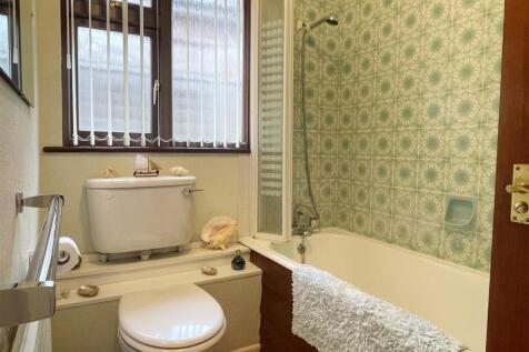 Bathroom 1.JPG