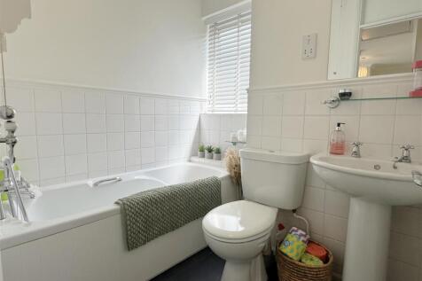 Bathroom 1.JPG
