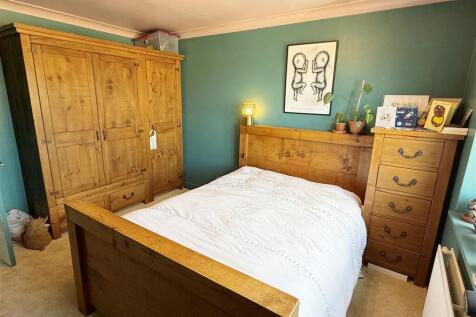 Bed 1.JPG