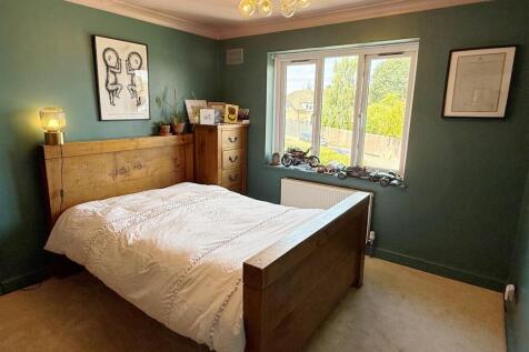 Bed 1a.JPG
