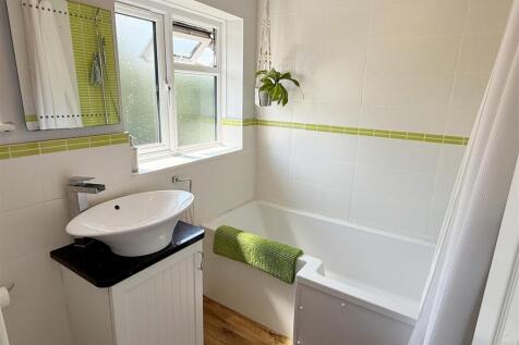 Bathroom 1.JPG