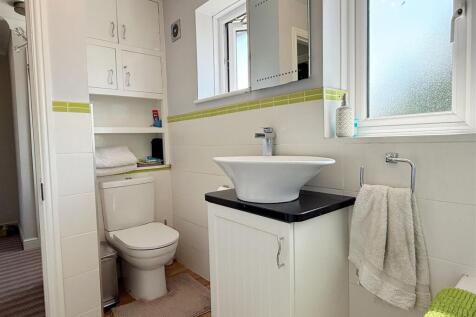 Bathroom 1a.JPG