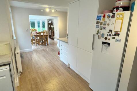 Kitch - Dining 1.JPG