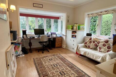 Home Office 1.JPG