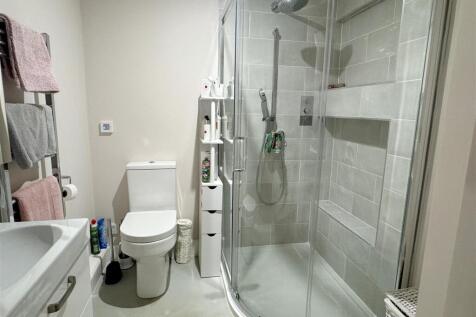 En Suite 2.JPG