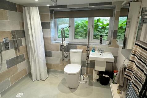 Wet Room 1.JPG