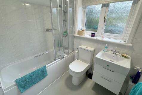 Bathroom 1.JPG