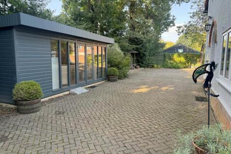 Front grd - Home Office 1.JPG