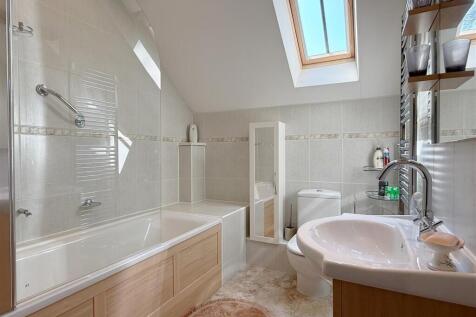 Bathroom 1.JPG